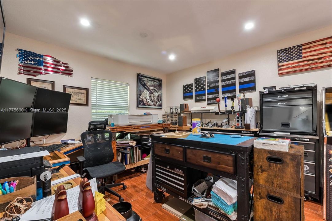 Activo con contrato: $1,095,000 (5 camas, 4 baños, 3366 Pies cuadrados)