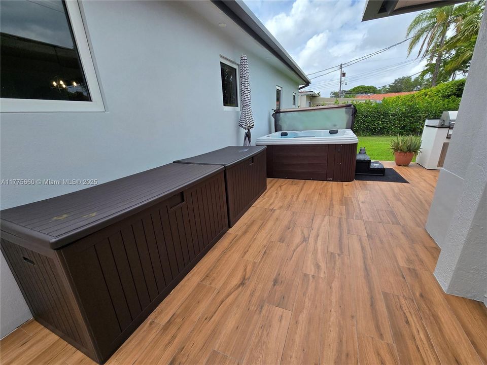 Activo con contrato: $1,095,000 (5 camas, 4 baños, 3366 Pies cuadrados)