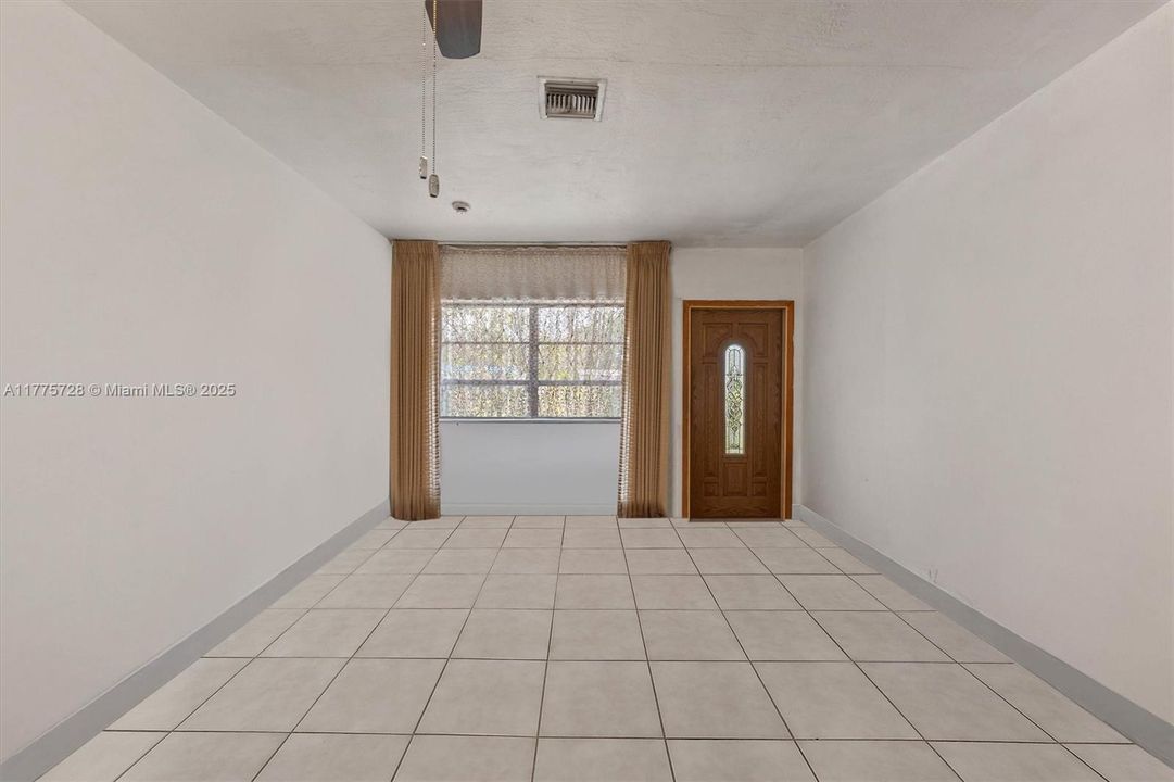 Vendido Recientemente: $399,999 (3 camas, 1 baños, 1479 Pies cuadrados)