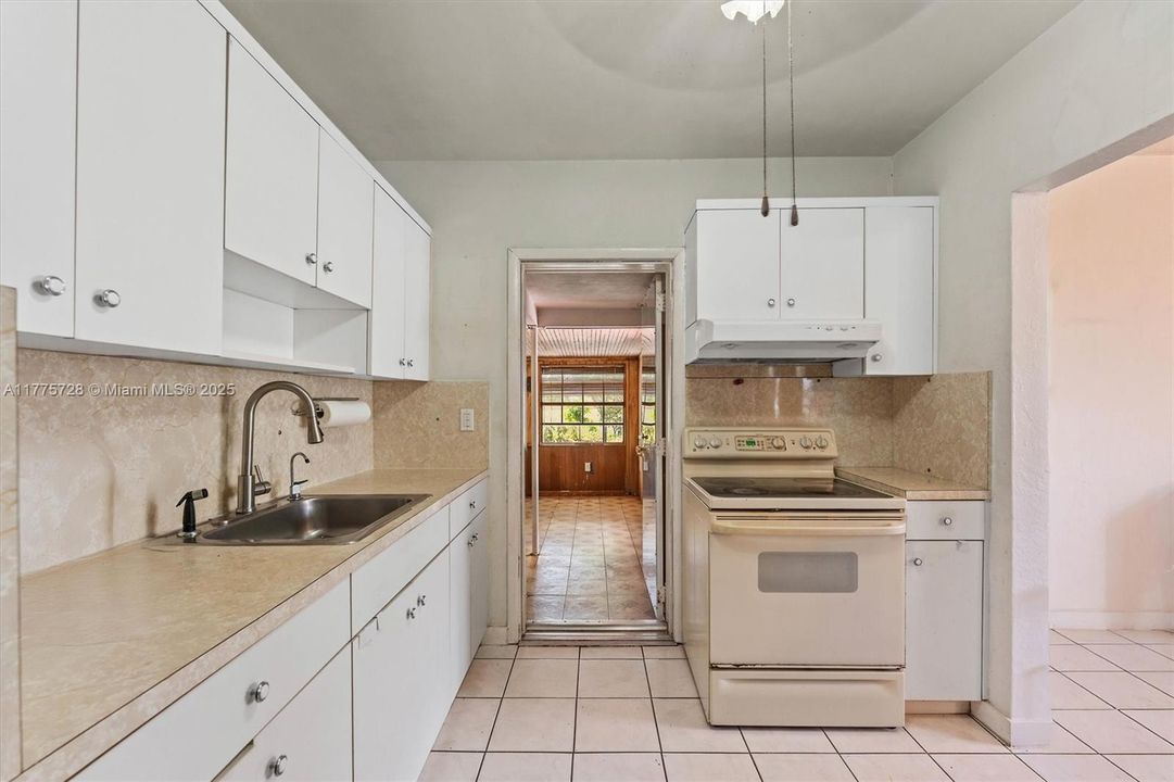 Vendido Recientemente: $399,999 (3 camas, 1 baños, 1479 Pies cuadrados)