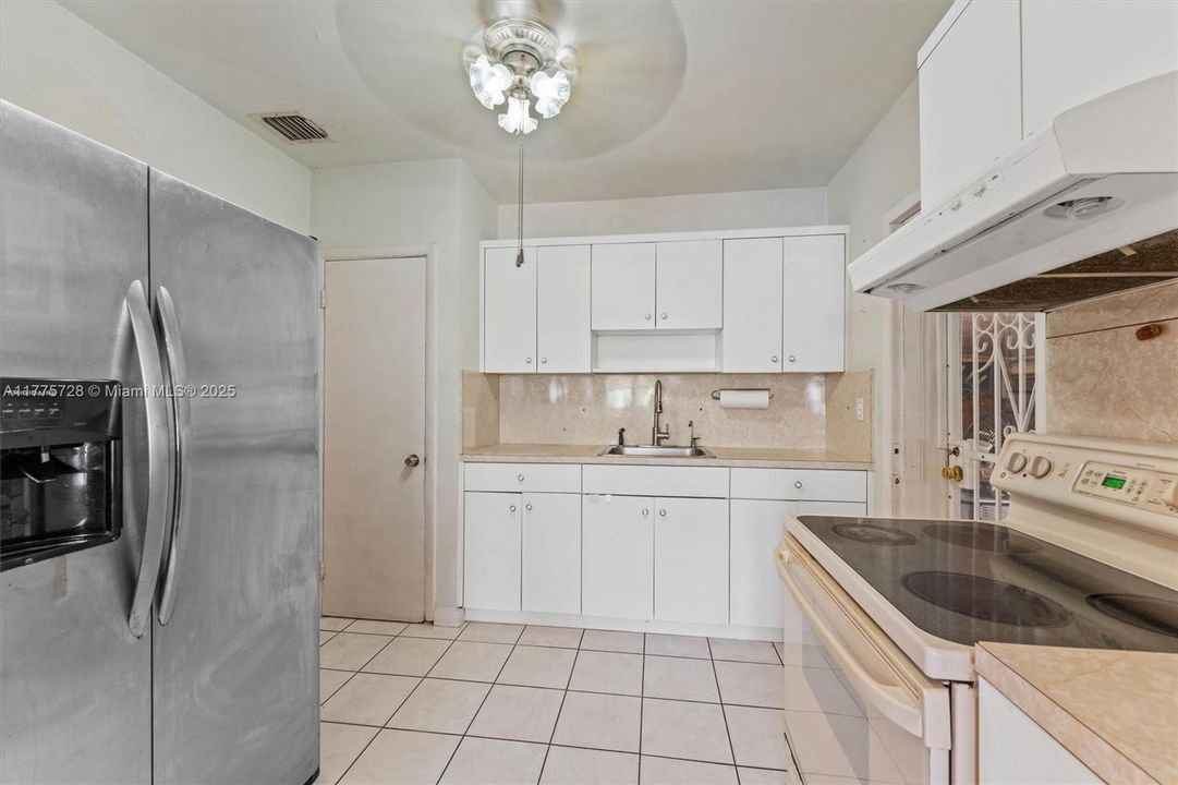 Vendido Recientemente: $399,999 (3 camas, 1 baños, 1479 Pies cuadrados)