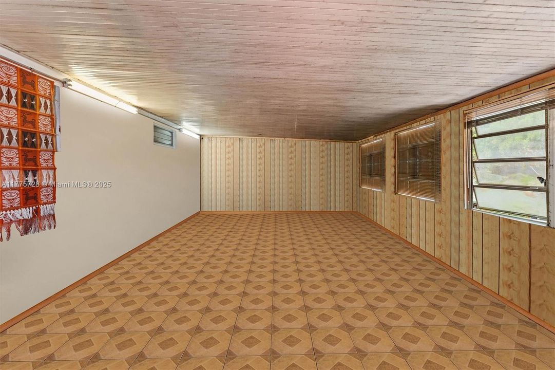 Vendido Recientemente: $399,999 (3 camas, 1 baños, 1479 Pies cuadrados)