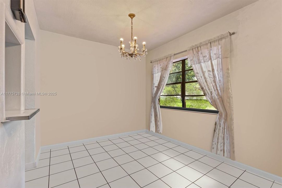 Vendido Recientemente: $399,999 (3 camas, 1 baños, 1479 Pies cuadrados)