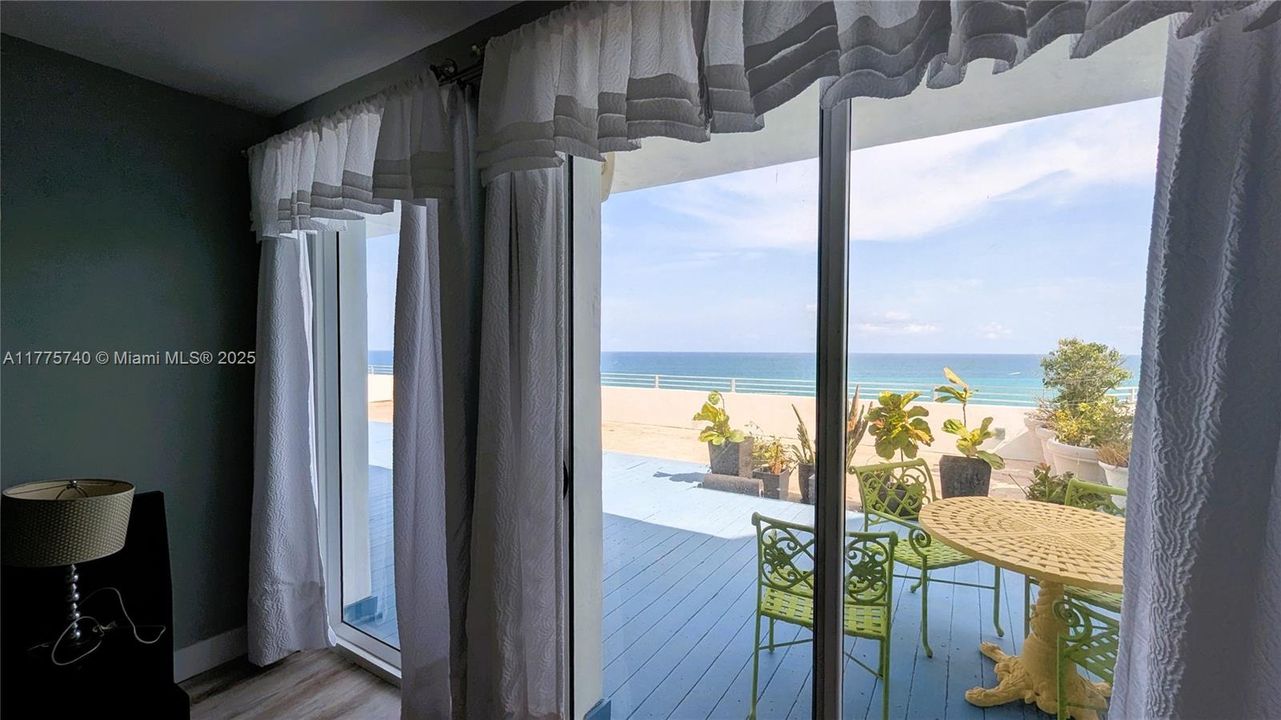 Недавно продано: $1,999,000 (3 спален, 3 ванн, 1969 Квадратных фут)