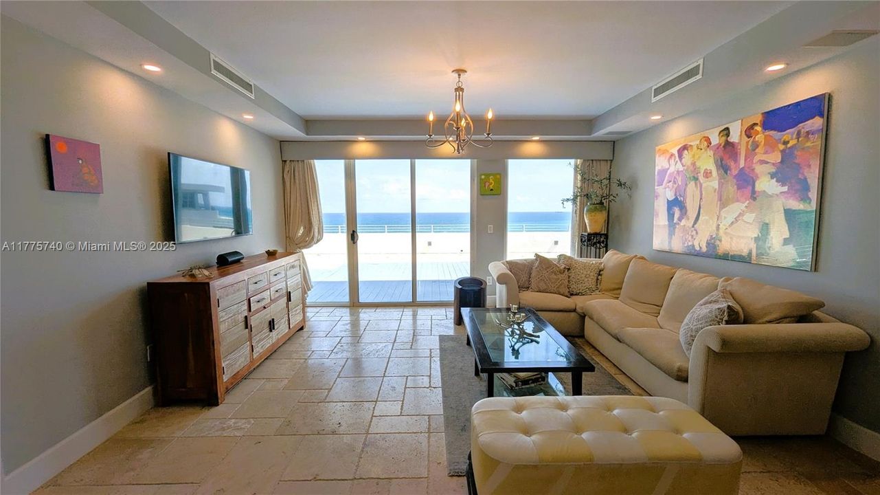 Недавно продано: $1,999,000 (3 спален, 3 ванн, 1969 Квадратных фут)