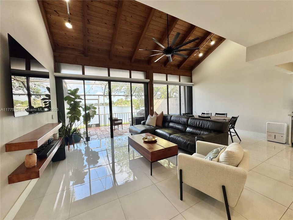 Недавно арендовано: $3,500 (3 спален, 3 ванн, 1686 Квадратных фут)