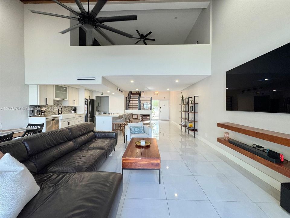 Недавно арендовано: $3,500 (3 спален, 3 ванн, 1686 Квадратных фут)