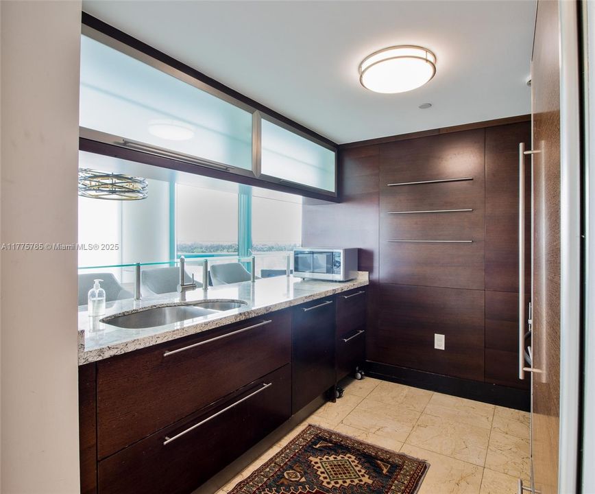 出租: $7,000 (2 贝兹, 2 浴室, 1300 平方英尺)