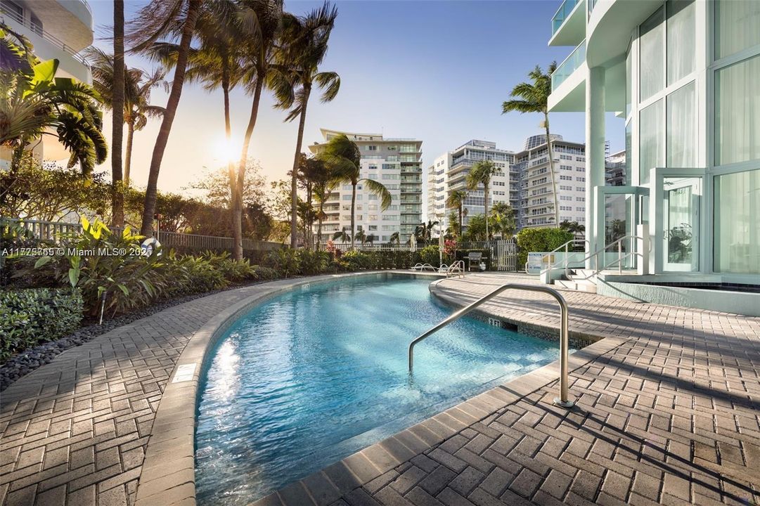 出租: $7,000 (2 贝兹, 2 浴室, 1300 平方英尺)