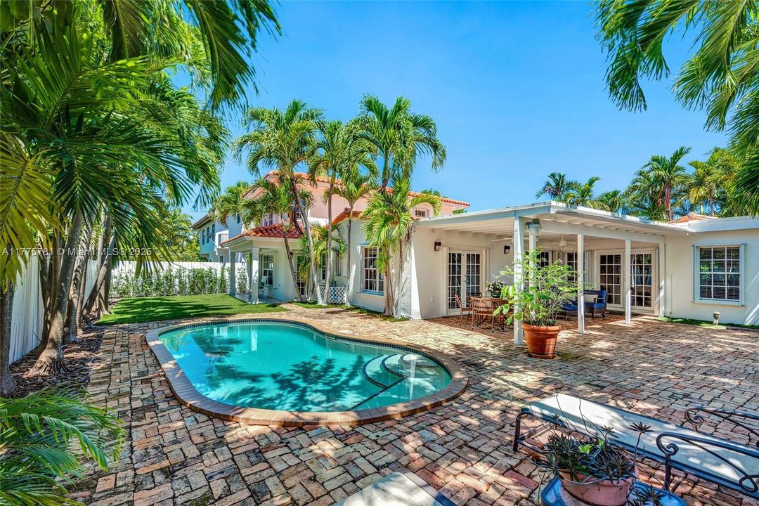 For Sale: $3,625,000 (5 beds, 4 baths, 3297 Square Feet)