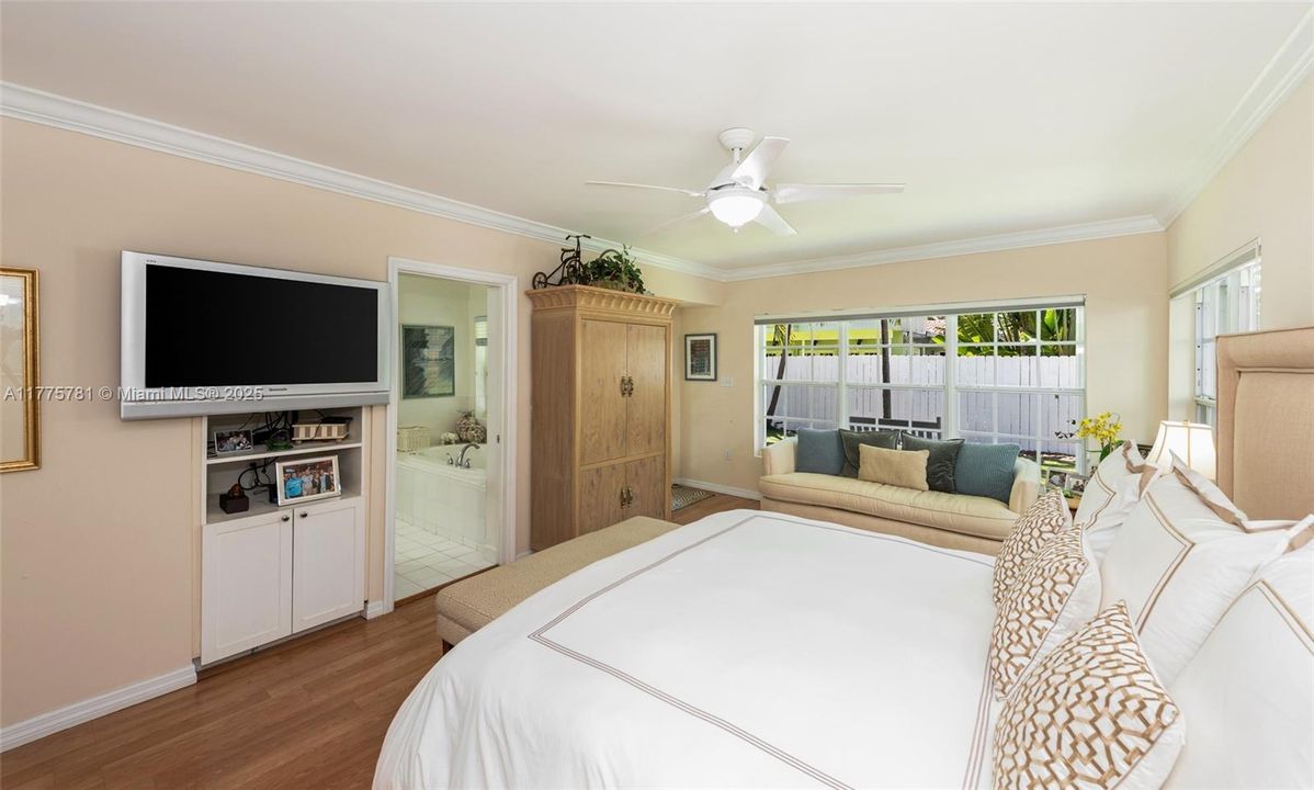 For Sale: $3,625,000 (5 beds, 4 baths, 3297 Square Feet)