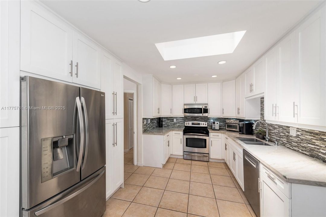 For Sale: $3,625,000 (5 beds, 4 baths, 3297 Square Feet)