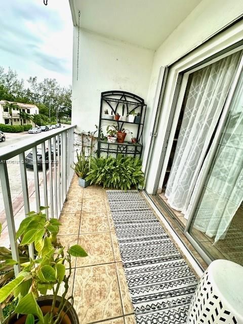 最近租的: $2,100 (1 贝兹, 1 浴室, 707 平方英尺)