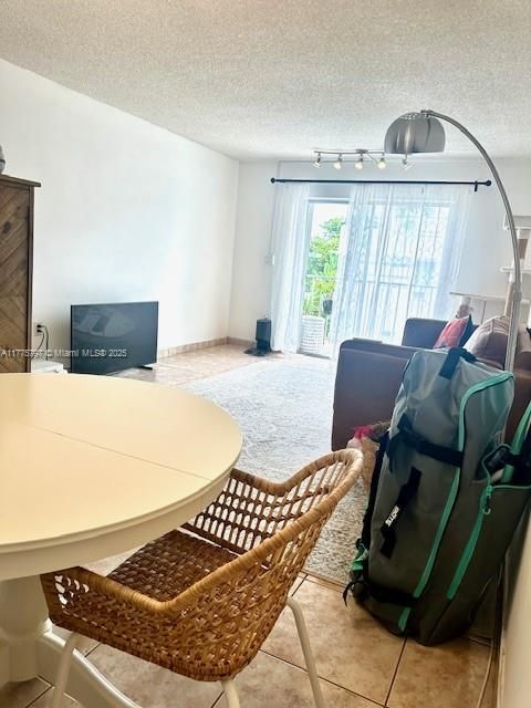 最近租的: $2,100 (1 贝兹, 1 浴室, 707 平方英尺)