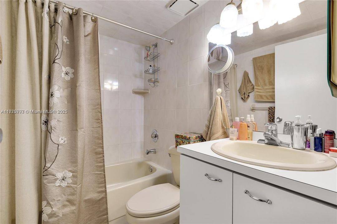 最近租的: $2,100 (1 贝兹, 1 浴室, 707 平方英尺)