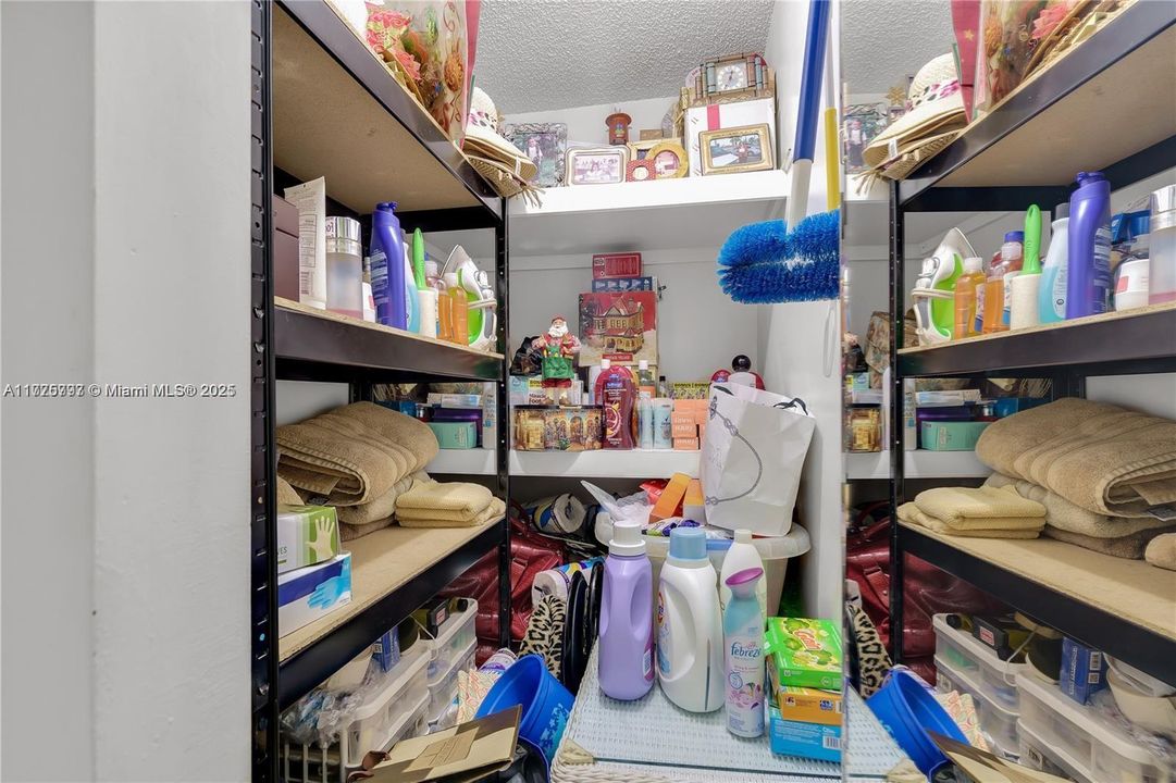 最近租的: $2,100 (1 贝兹, 1 浴室, 707 平方英尺)