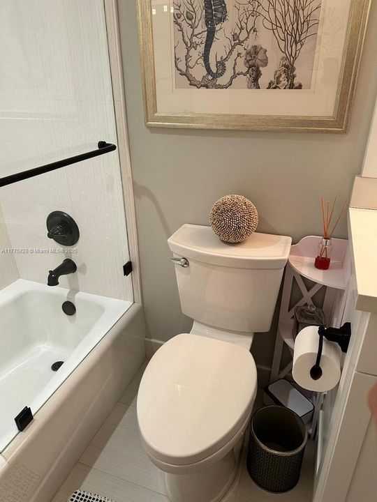 Под контрактом: $295,000 (2 спален, 2 ванн, 983 Квадратных фут)