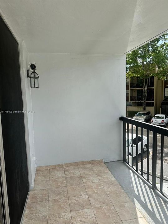 Под контрактом: $295,000 (2 спален, 2 ванн, 983 Квадратных фут)