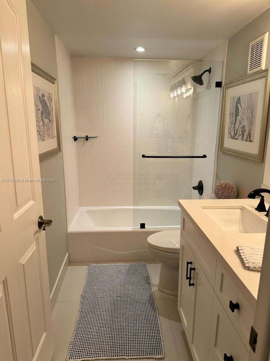 Под контрактом: $295,000 (2 спален, 2 ванн, 983 Квадратных фут)