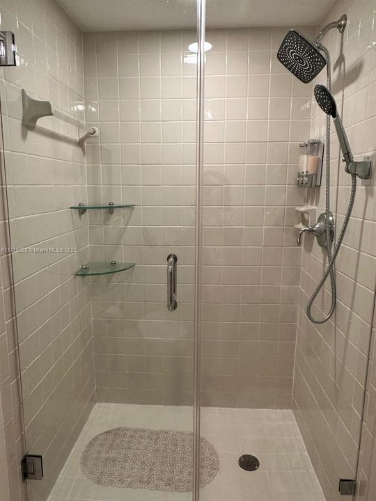 Под контрактом: $295,000 (2 спален, 2 ванн, 983 Квадратных фут)