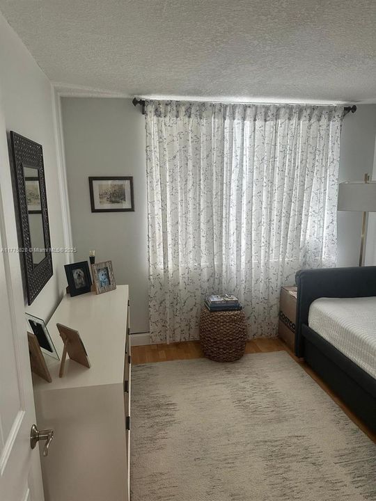 Под контрактом: $295,000 (2 спален, 2 ванн, 983 Квадратных фут)