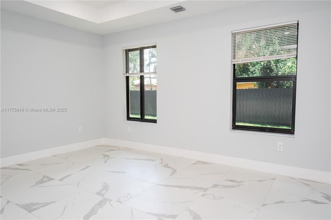 Recientemente alquilado: $3,100 (3 camas, 2 baños, 1608 Pies cuadrados)