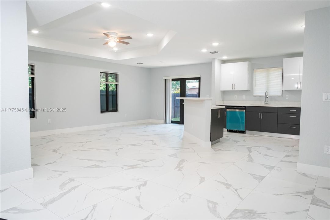 Recientemente alquilado: $3,100 (3 camas, 2 baños, 1608 Pies cuadrados)