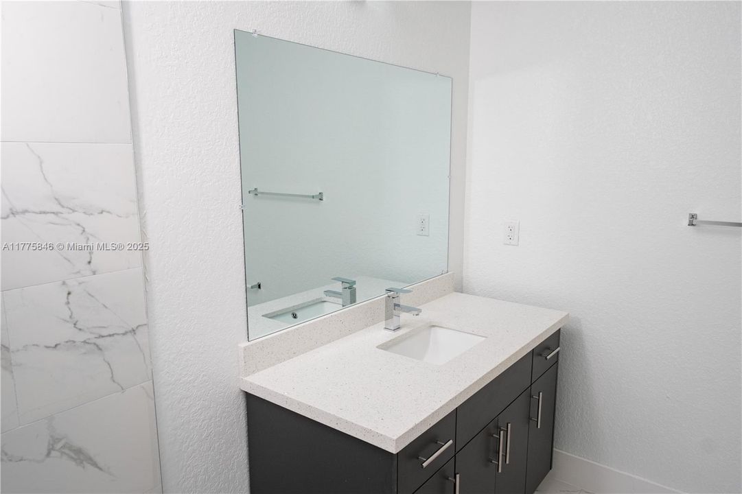 Recientemente alquilado: $3,100 (3 camas, 2 baños, 1608 Pies cuadrados)