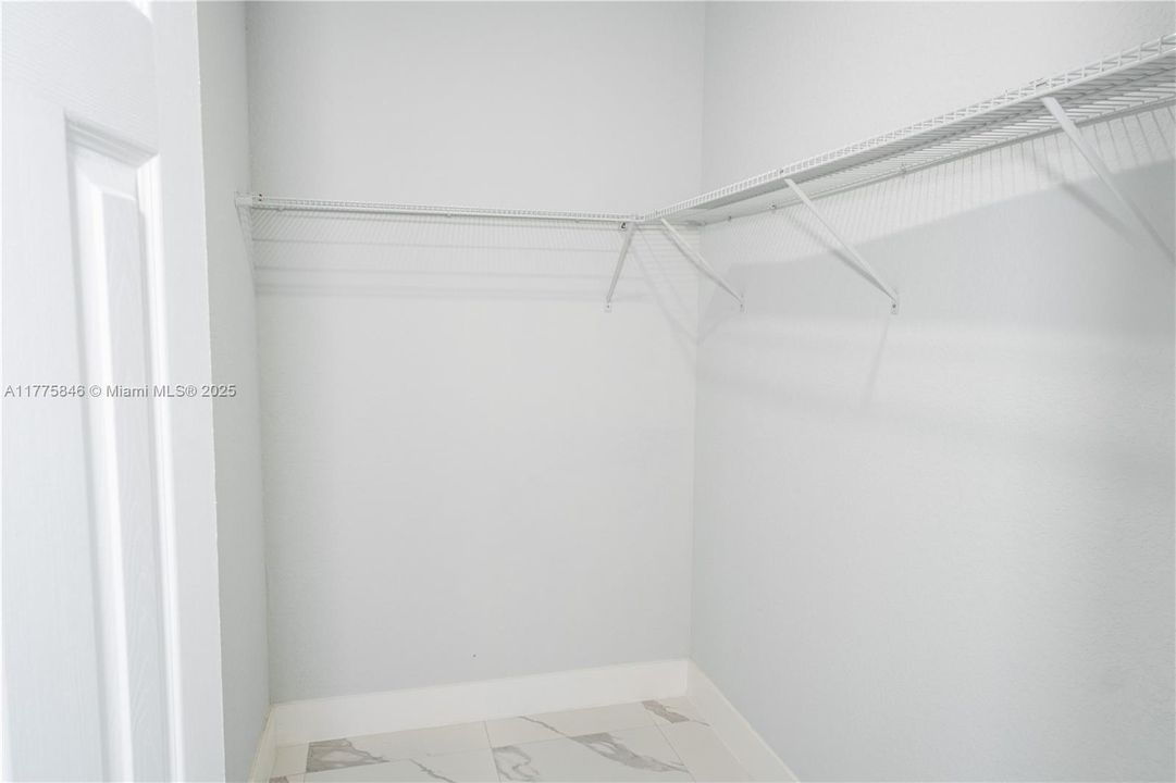 Recientemente alquilado: $3,100 (3 camas, 2 baños, 1608 Pies cuadrados)