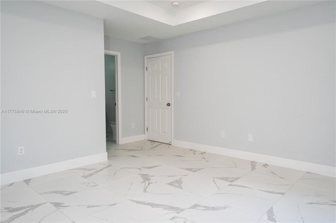 Recientemente alquilado: $3,100 (3 camas, 2 baños, 1608 Pies cuadrados)