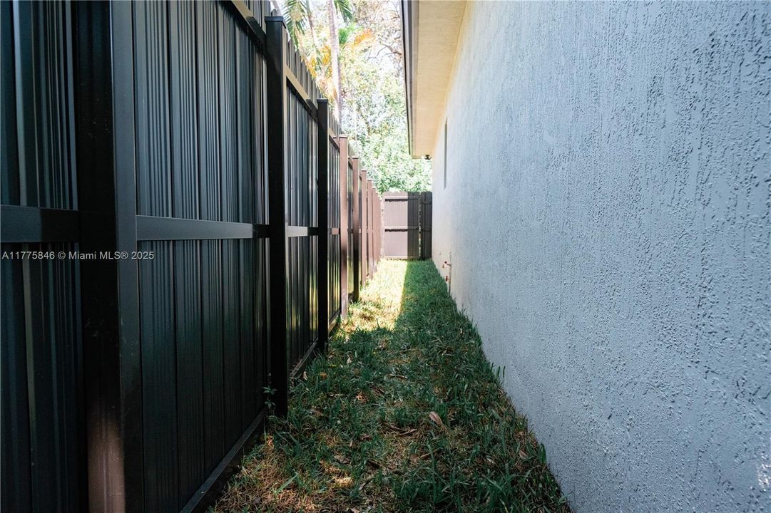 Recientemente alquilado: $3,100 (3 camas, 2 baños, 1608 Pies cuadrados)