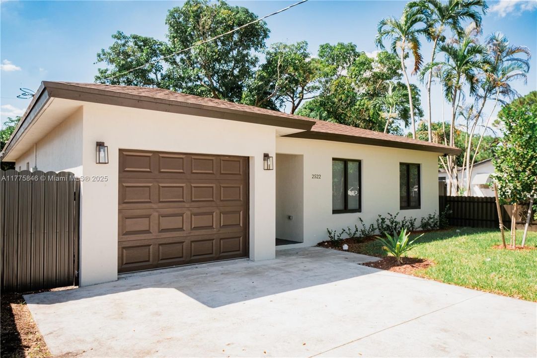 Recientemente alquilado: $3,100 (3 camas, 2 baños, 1608 Pies cuadrados)