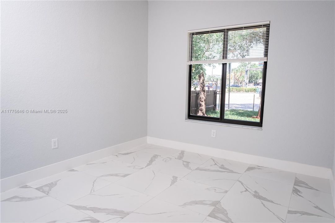 Recientemente alquilado: $3,100 (3 camas, 2 baños, 1608 Pies cuadrados)