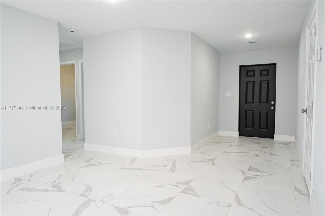 Recientemente alquilado: $3,100 (3 camas, 2 baños, 1608 Pies cuadrados)