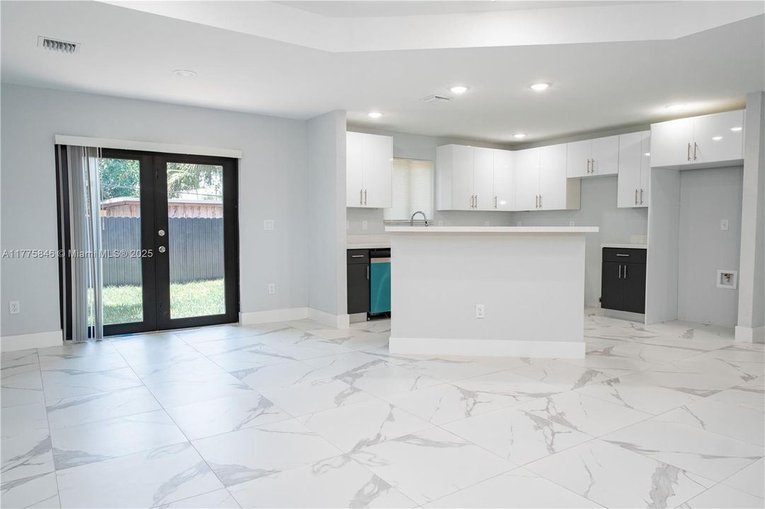 Recientemente alquilado: $3,100 (3 camas, 2 baños, 1608 Pies cuadrados)