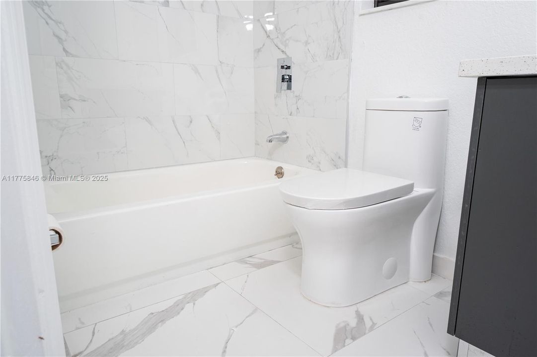 Recientemente alquilado: $3,100 (3 camas, 2 baños, 1608 Pies cuadrados)