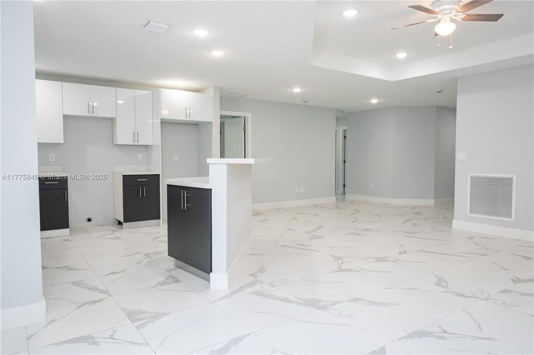 Recientemente alquilado: $3,100 (3 camas, 2 baños, 1608 Pies cuadrados)