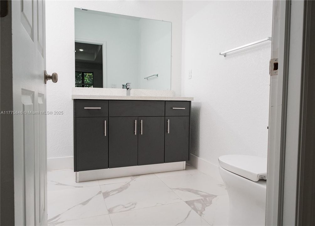 Recientemente alquilado: $3,100 (3 camas, 2 baños, 1608 Pies cuadrados)