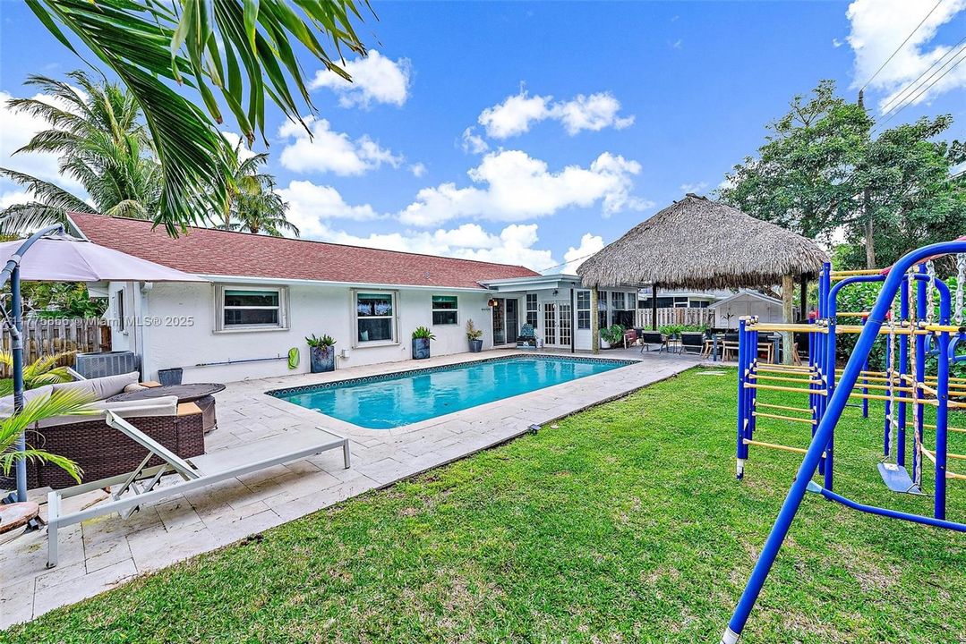 Pool & Fenced Yard