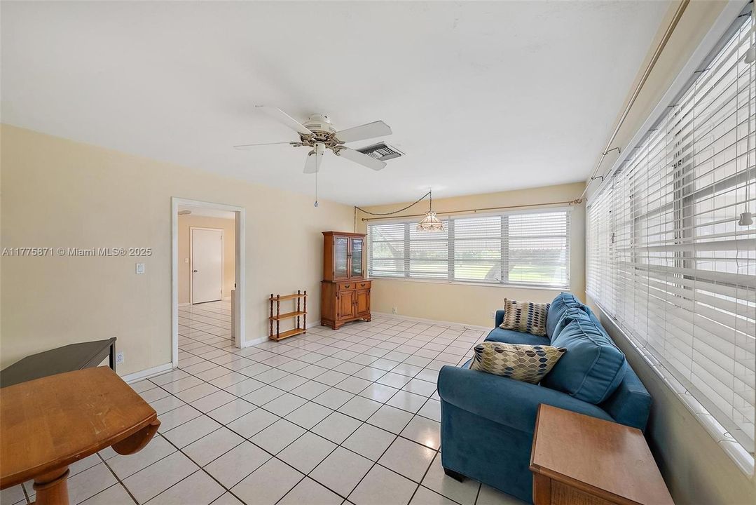 Back multi-purpose Living Room