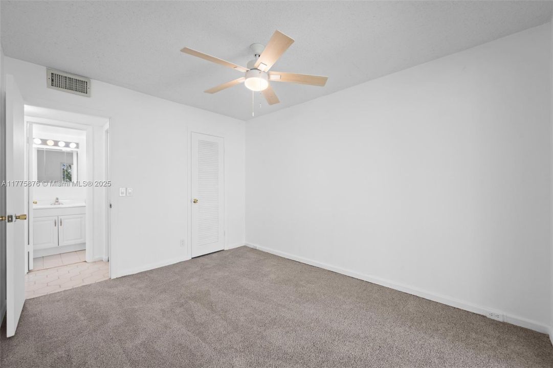 Active With Contract: $89,900 (2 beds, 1 baths, 820 Square Feet)