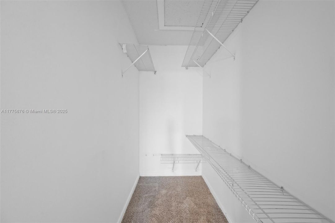 Active With Contract: $89,900 (2 beds, 1 baths, 820 Square Feet)