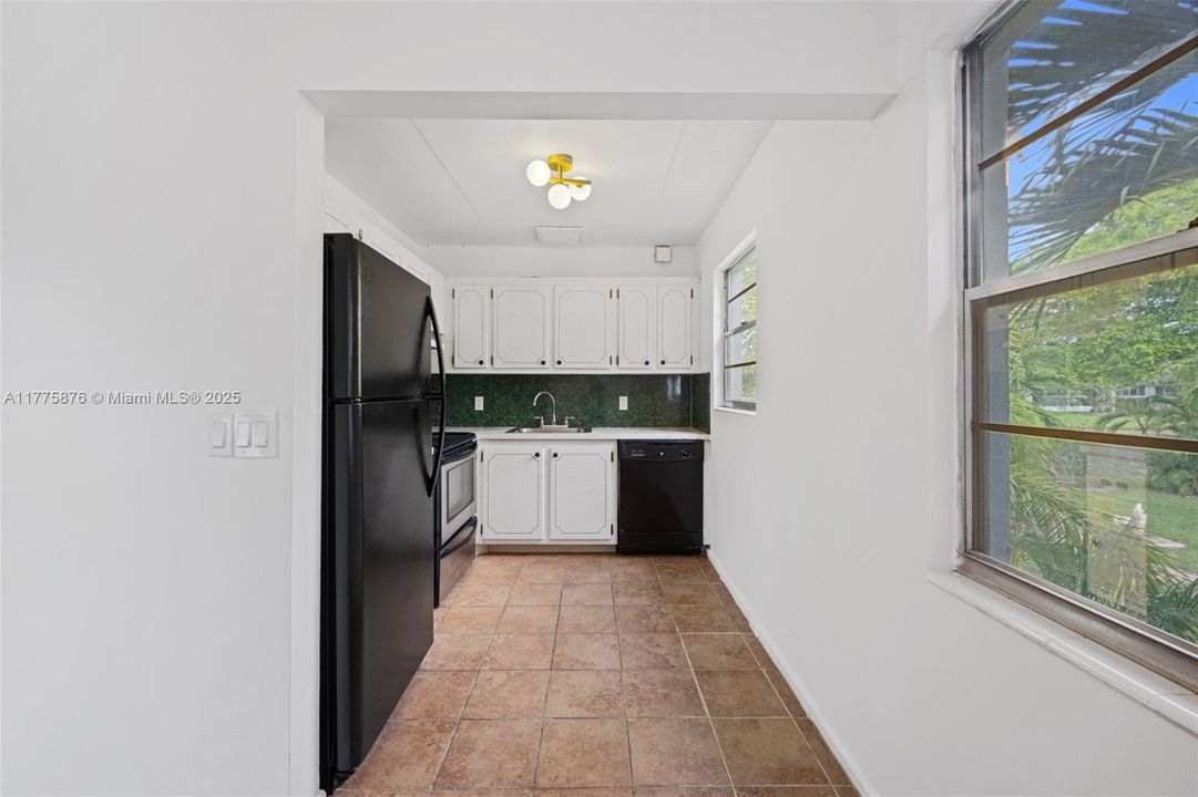 Active With Contract: $89,900 (2 beds, 1 baths, 820 Square Feet)