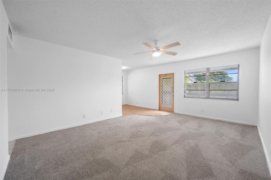 Active With Contract: $89,900 (2 beds, 1 baths, 820 Square Feet)