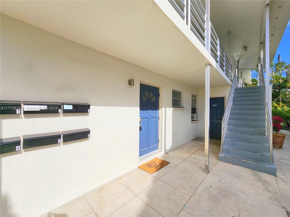 Recently Rented: $1,875 (2 beds, 1 baths, 800 Square Feet)