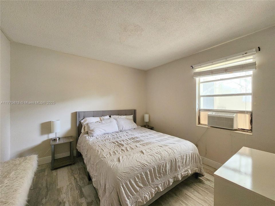 Recently Rented: $1,875 (2 beds, 1 baths, 800 Square Feet)