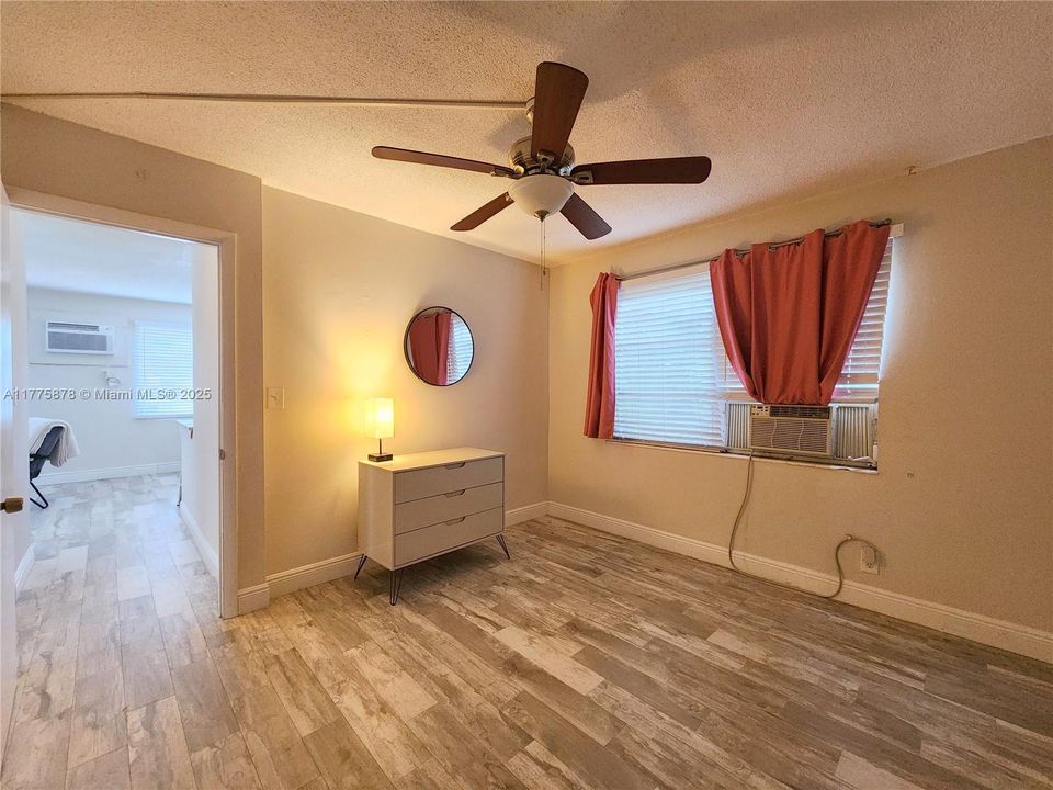 Recently Rented: $1,875 (2 beds, 1 baths, 800 Square Feet)
