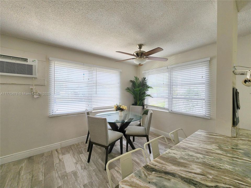 Recently Rented: $1,875 (2 beds, 1 baths, 800 Square Feet)