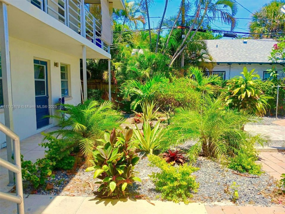 Recently Rented: $1,875 (2 beds, 1 baths, 800 Square Feet)