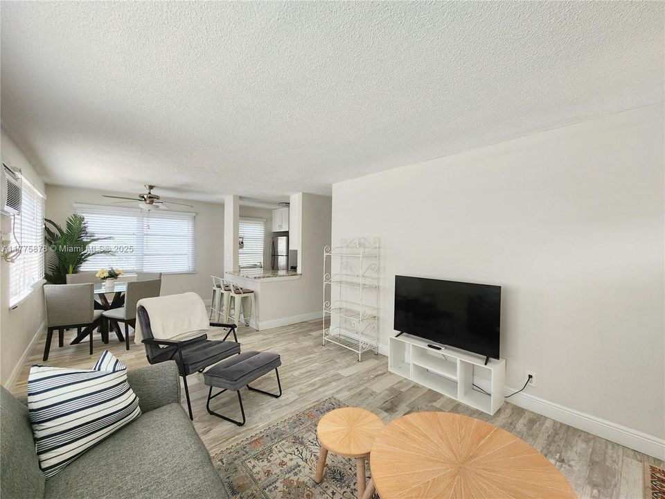 Recently Rented: $1,875 (2 beds, 1 baths, 800 Square Feet)